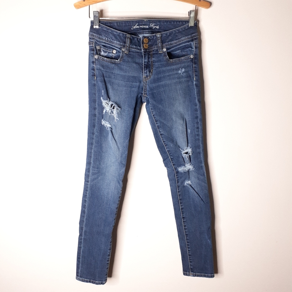 🎉 American Eagle women’s Super Stretch Distressed Skinny Jeans size 2